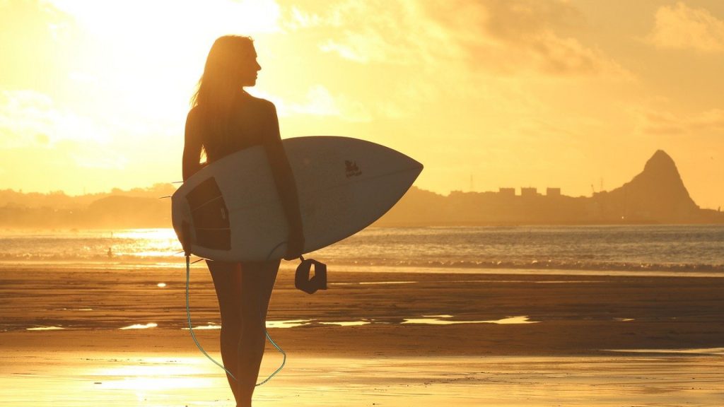 Pourquoi prendre des cours de surf dans une école spécialisée ?