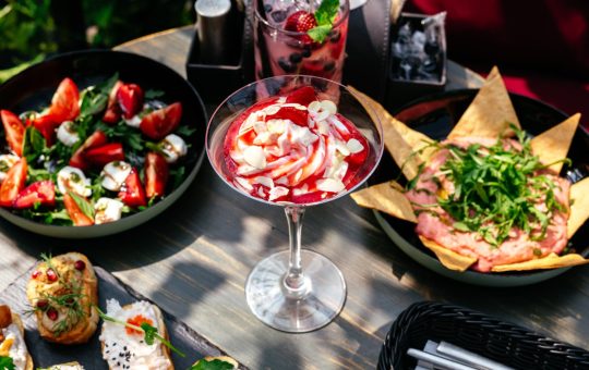 Recettes incontournables pour un apéritif réussi : les idées qui font sensation