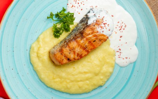 Sauce blanche onctueuse : l’accompagnement idéal pour vos plats de poisson !